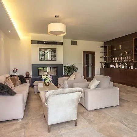 Luxury Near Prague With Pool And Tennis Court Vila Čestlice