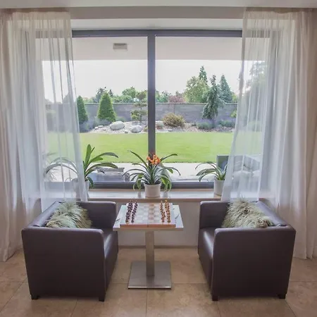 Luxury Near Prague With Pool And Tennis Court Vila
